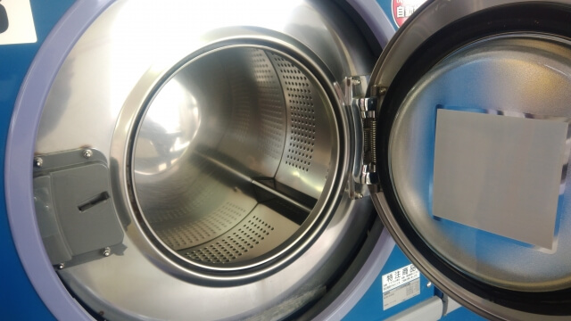 コインランドリー洗濯機の写真